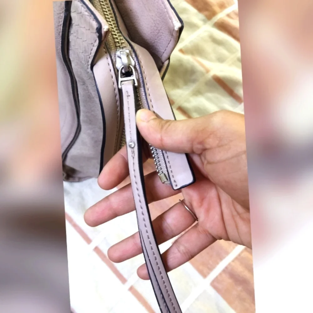 Authentic Calvin Klein bag - FIXED PRICE - Picture 9 of 16